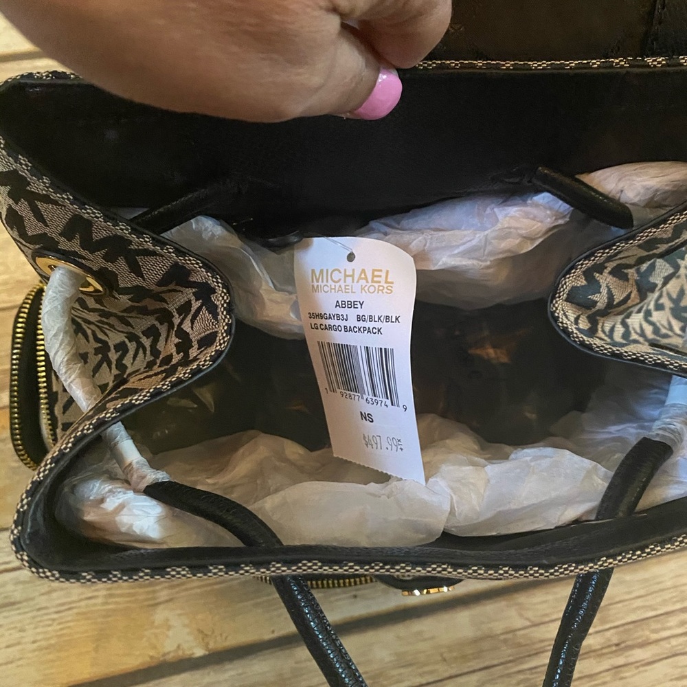 MICHAEL KORS ABBEY LARGE CARGO BACKPACK - Picture 15 of 16